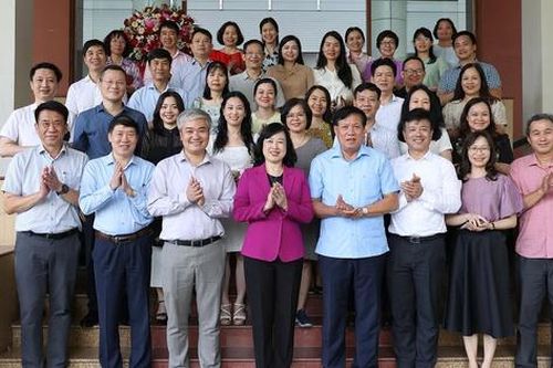 Lãnh đạo Bộ Y tế chúc mừng các cơ quan báo chí, truyền thông của ngành nhân Kỷ niệm 100 Ngày Báo chí cách mạng Việt Nam