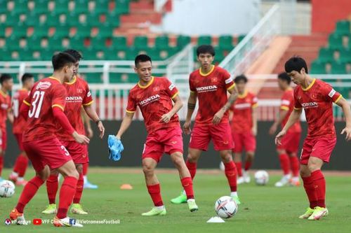 Đừng để tâm trạng 'đi theo hình sin' cùng phong độ đội tuyển Việt Nam