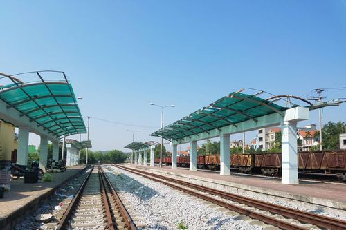 Đề xuất 'bơm' thêm hơn 5.500 tỷ đồng để chuyển đường sắt Yên Viên- Hạ Long sang chở khách