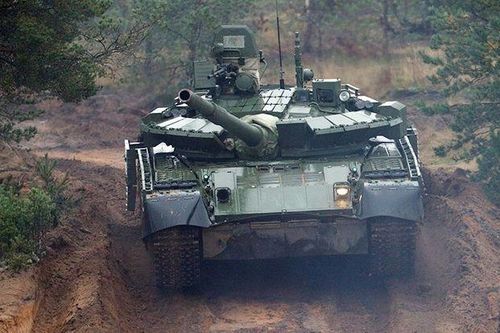 Xe tăng T-80BVM sống sót sau khi hứng chịu hàng chục đòn tấn công