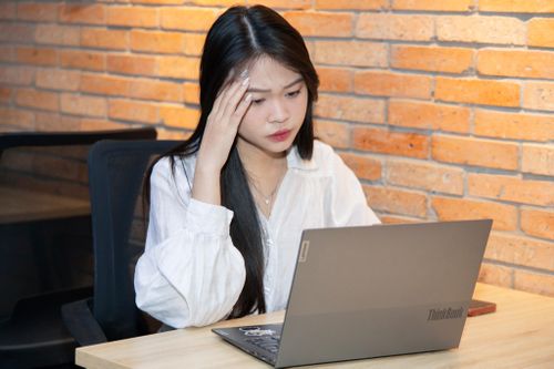 Nhân sự đau đầu vì những cuộc họp kéo dài đến tận nửa đêm