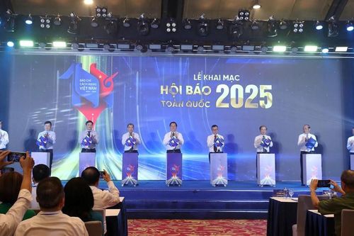 Nhìn lại hành trình 100 năm báo chí cách mạng đồng hành cùng vận mệnh dân tộc