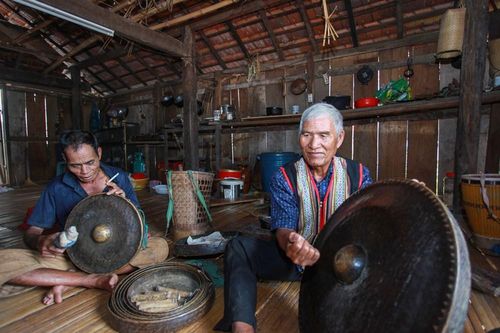 Những người 'nói chuyện' với chiêng