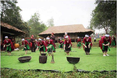 Khúc giao hòa giữa truyền thống và khát vọng