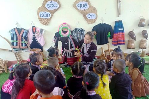 Tăng cường tiếng Việt cho trẻ em vùng dân tộc thiểu số