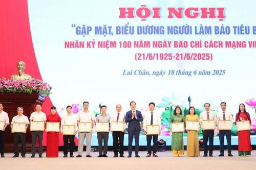 Lai Châu gặp mặt, biểu dương người làm báo tiêu biểu