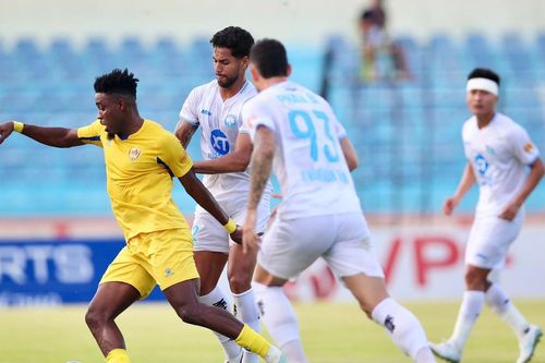 Nghiệt ngã V-League 2024/25