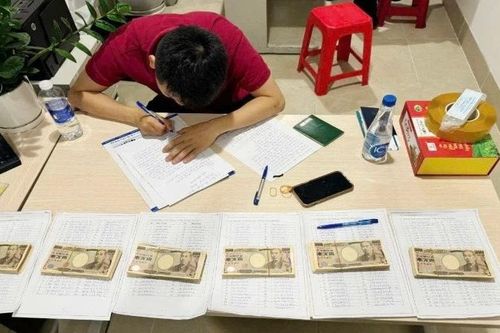 Phát hiện hành khách vận chuyển trái phép ngoại tệ qua sân bay Nội Bài