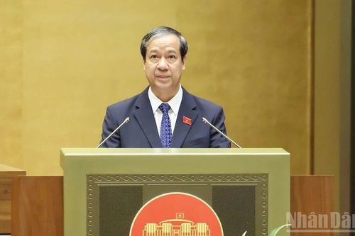 Vì sao một số trường đại học tuyển sinh ồ ạt, vượt chỉ tiêu?