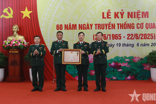 Cơ quan Bộ tư lệnh Binh chủng Tăng thiết giáp kỷ niệm 60 năm Ngày truyền thống