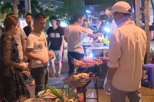 Nỗi lo tôm hùm chết bị bơm tạp chất để bán ra thị trường