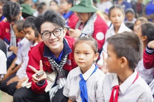 Màu áo tình nguyện của tuổi trẻ TP. HCM trên nước bạn Lào