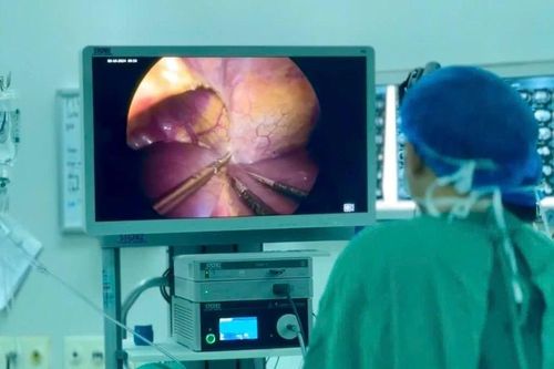 Tưởng đau cột sống do thoát vị không ngờ u tủy chèn ép