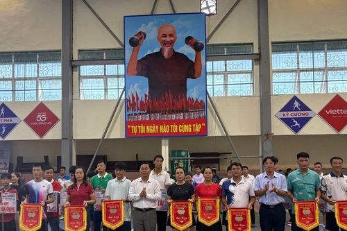 Gần 200 vận động viên tranh tài Giải Pickleball Gia đình tỉnh Điện Biên