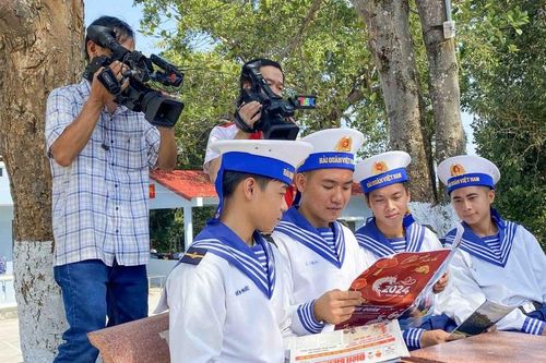Báo chí - người bạn đồng hành của Vùng 5 Hải quân