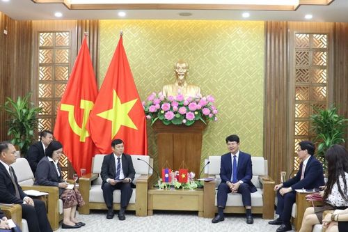 Thứ trưởng Nguyễn Thanh Tịnh tiếp Đoàn công tác của Bộ Tư pháp Lào