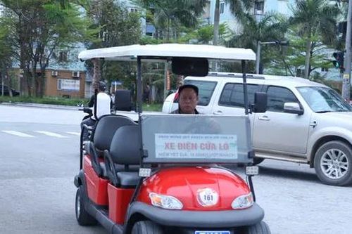 Dừng hoạt động xe điện ở biển Cửa Lò vì không có đường phù hợp