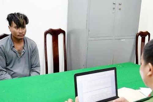 Nhậu say về va phải chó, liền vác rìu chém hàng xóm tử vong