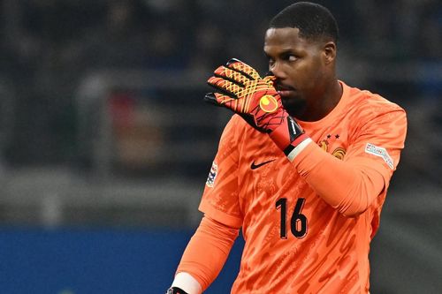 Tin tức về chuyển nhượng 19/6: MU mua Maignan, Bayern lấy Leao