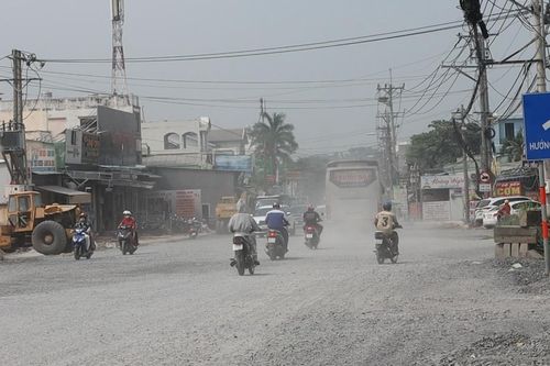 TPHCM: Dân mong ngóng đường trăm tỷ sớm hoàn thành sau 10 năm thi công dang dở