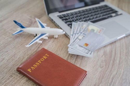 Du lịch mùa cao điểm: Làm sao để không 'cháy ví'?