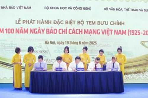 Phát hành bộ tem đặc biệt Kỷ niệm 100 năm Ngày Báo chí Cách mạng Việt Nam
