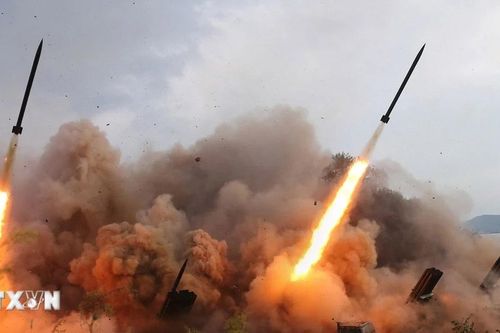 Hàn Quốc: Triều Tiên bắn 10 quả đạn pháo từ hệ thống phóng rocket đa nòng