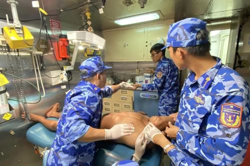 Cảnh sát biển Vùng 3 cấp cứu kịp thời ngư dân bị nạn trên biển