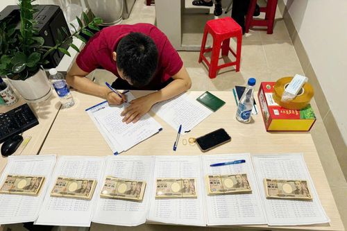 Lật tẩy thủ đoạn vận chuyển ngoại tệ qua đường hàng không