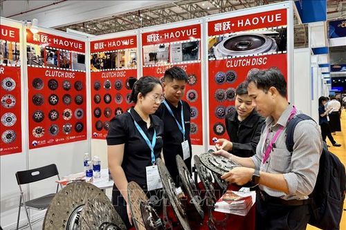 Khai mạc chuỗi triển lãm chuyên ngành dịch vụ ô tô và phụ tùng thay thế