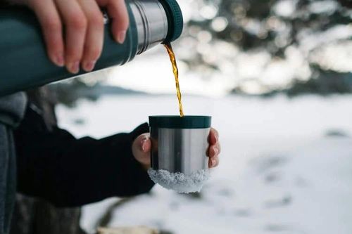 Dùng bình giữ nhiệt gỉ suốt 10 năm, người đàn ông bị nhiễm độc kim loại nặng