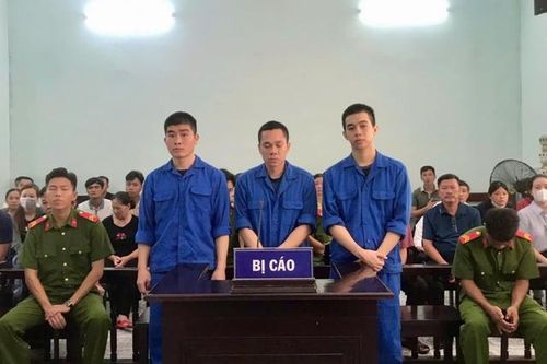 'Chơi' ma túy trong quán bar, 3 'nam thanh' nhận kết đắng