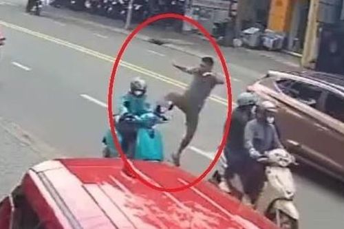 Vụ người đàn ông đạp ngã nữ xe ôm: Đường phố không phải sàn đấu để phô diễn thói côn đồ