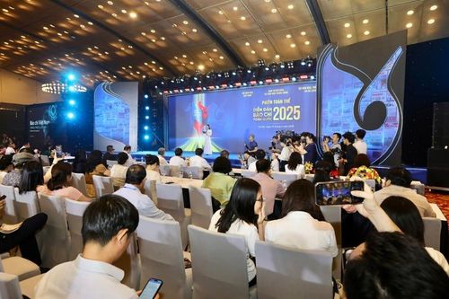 Khai mạc Diễn đàn Báo chí toàn quốc 2025: Nhận diện những sai lầm lớn của báo chí và thách thức trong kỷ nguyên số
