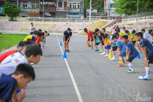 Thiếu kinh phí, bóng đá trẻ khó vươn xa
