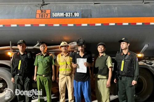 Phát hiện tài xế xe đầu kéo chở axit dương tính với ma túy khi di chuyển qua ngã tư Vũng Tàu