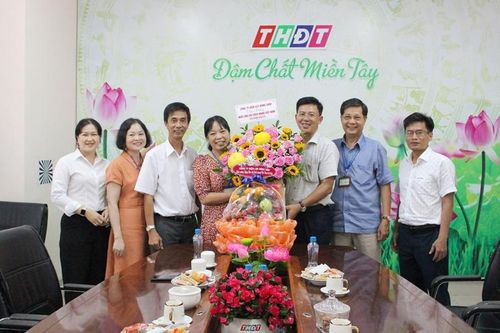 Các cơ quan, doanh nghiệp thăm, chúc mừng tập thể Báo và Đài Phát thanh Truyền hình Đồng Tháp