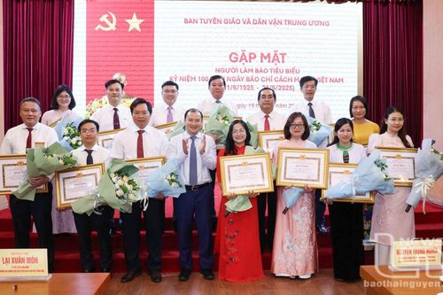 Ban Tuyên giáo và Dân vận Trung ương vinh danh người làm báo tiêu biểu