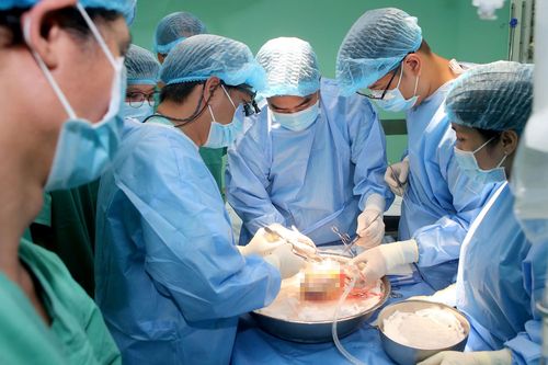 Hai cuộc đời hồi sinh diệu kỳ nhờ ghép tim, gan