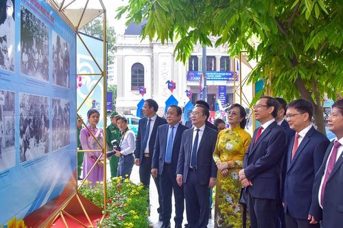 Khai mạc triển lãm ảnh 'Báo chí Cách mạng Việt Nam - Một thế kỷ đồng hành cùng dân tộc'