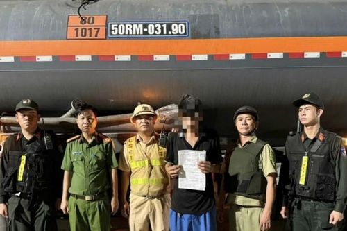 Phát hiện tài xế xe đầu kéo chở bồn axit dương tính với ma túy