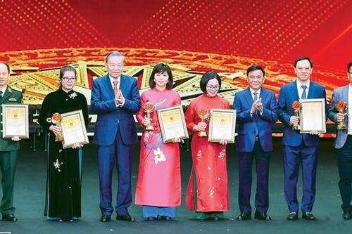 Báo chí đổi mới để vươn mình cùng dân tộc
