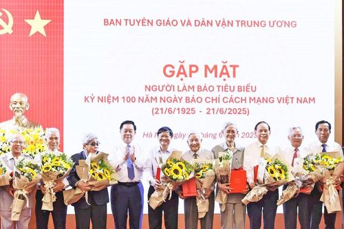 Ban Tuyên giáo và Dân vận Trung ương gặp mặt người làm báo tiêu biểu