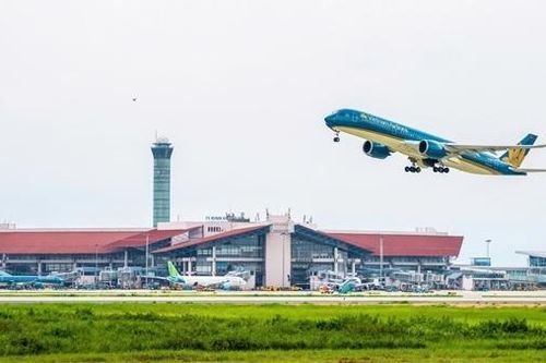 Nguy cơ mất an toàn do thả diều và 'vật thể lạ' ở sân bay
