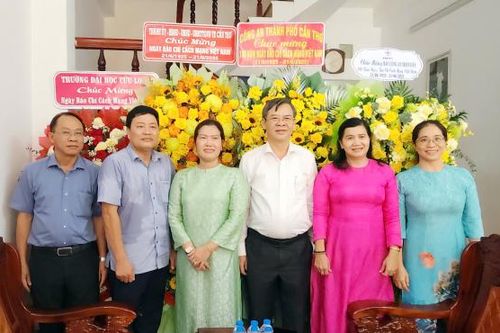 Chủ tịch UBND TP Cần Thơ thăm, chúc mừng Văn phòng Thường trú Báo CAND khu vực ĐBSCL