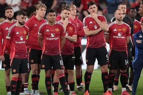 Manchester United tăng giá vé
