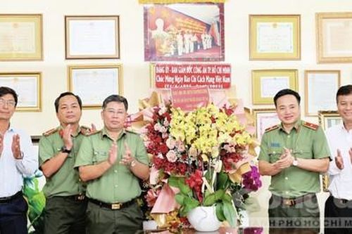 Đoàn công tác TPHCM đến thăm, chúc mừng Ban Chuyên đề Công an TPHCM