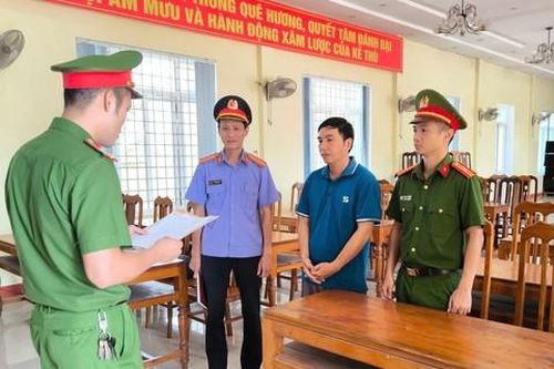 Bắt tạm giam giám đốc hợp tác xã tham ô tài sản