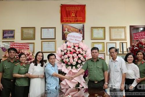 Thắm đượm nghĩa tình ngày Báo chí Cách mạng Việt Nam