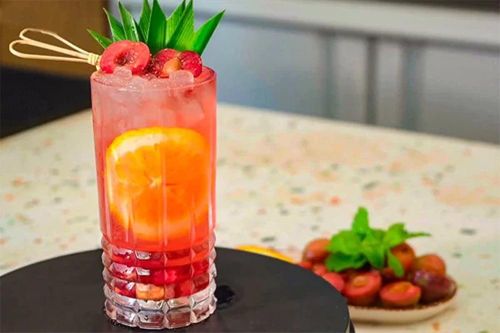 Cách làm trà mận muối ớt 'hot trend' hè này